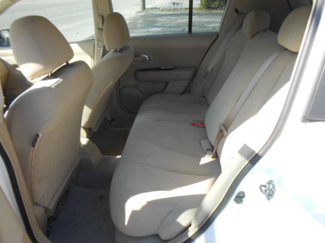 Photo 14 of this NISSAN VERSA