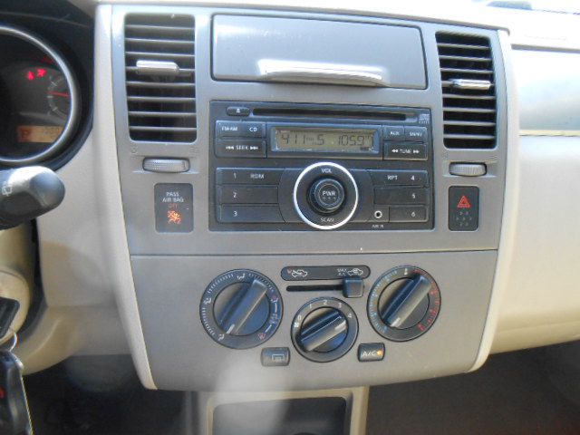 Photo 15 of this NISSAN VERSA