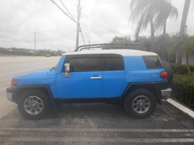 Photo 2 of this TOYOTA FJ CRUISER