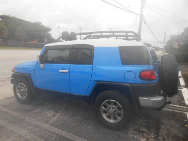 Photo 3 of this TOYOTA FJ CRUISER