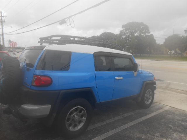 Photo 4 of this TOYOTA FJ CRUISER