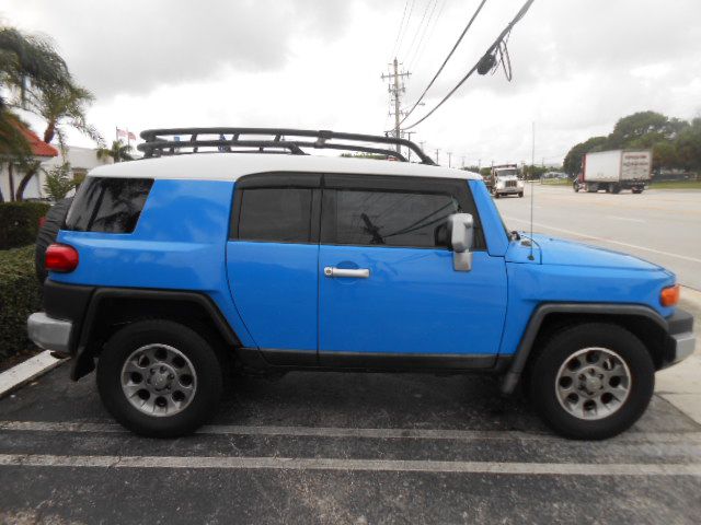 Photo 5 of this TOYOTA FJ CRUISER
