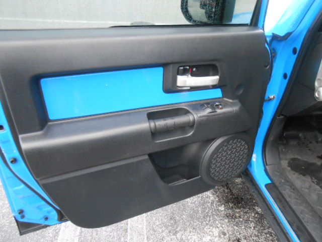 Photo 9 of this TOYOTA FJ CRUISER