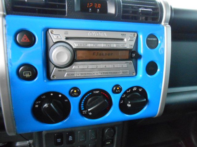 Photo 14 of this TOYOTA FJ CRUISER
