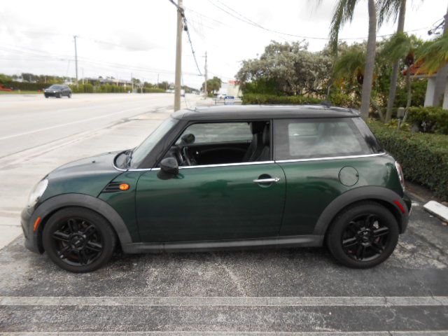 Photo 2 of this MINI COOPER