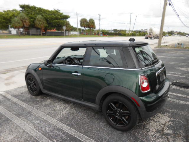Photo 3 of this MINI COOPER