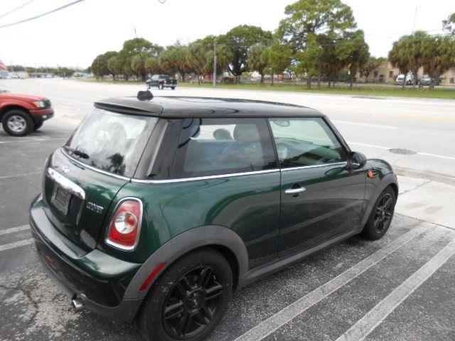 Photo 5 of this MINI COOPER