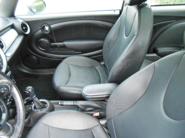 Photo 12 of this MINI COOPER