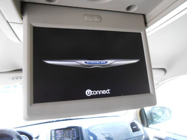 Photo 19 of this CHRYSLER TOWN & COUNTRY