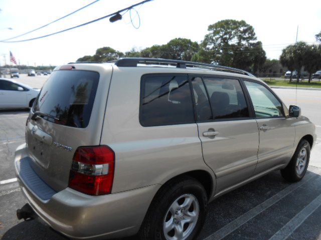 Photo 4 of this TOYOTA HIGHLANDER