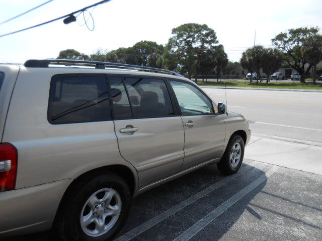 Photo 5 of this TOYOTA HIGHLANDER