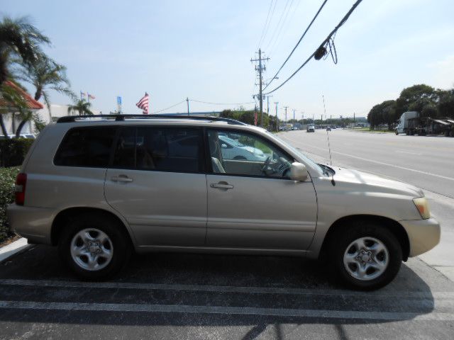 Photo 6 of this TOYOTA HIGHLANDER