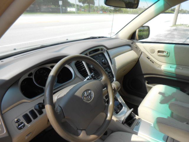 Photo 12 of this TOYOTA HIGHLANDER