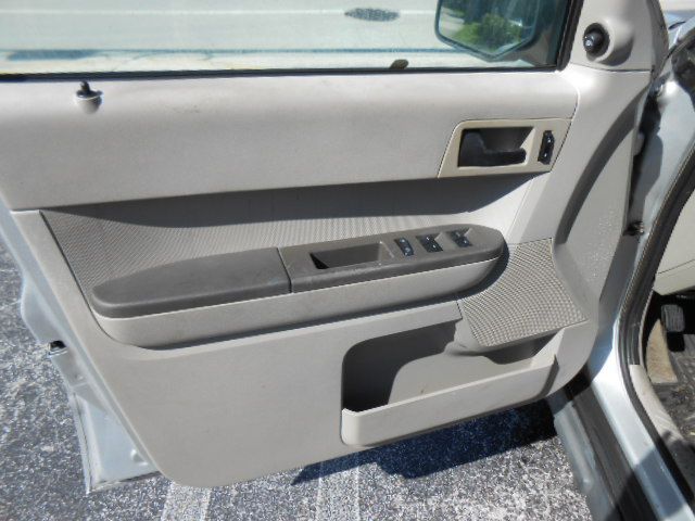 Photo 10 of this FORD ESCAPE