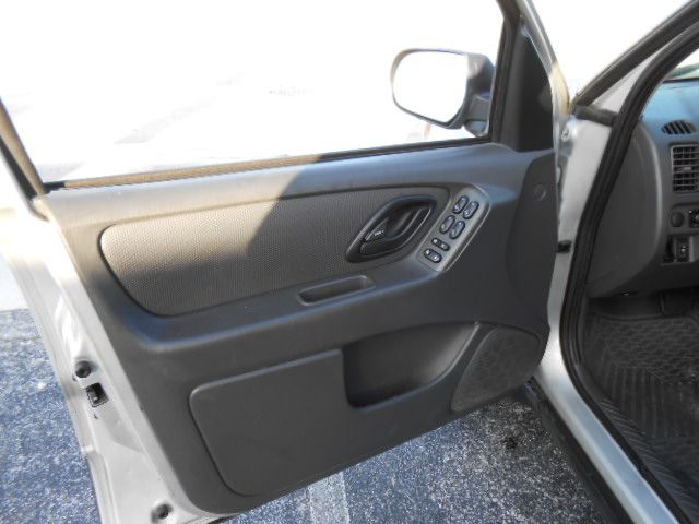 Photo 10 of this FORD ESCAPE
