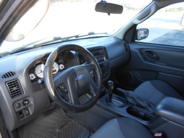 Photo 13 of this FORD ESCAPE