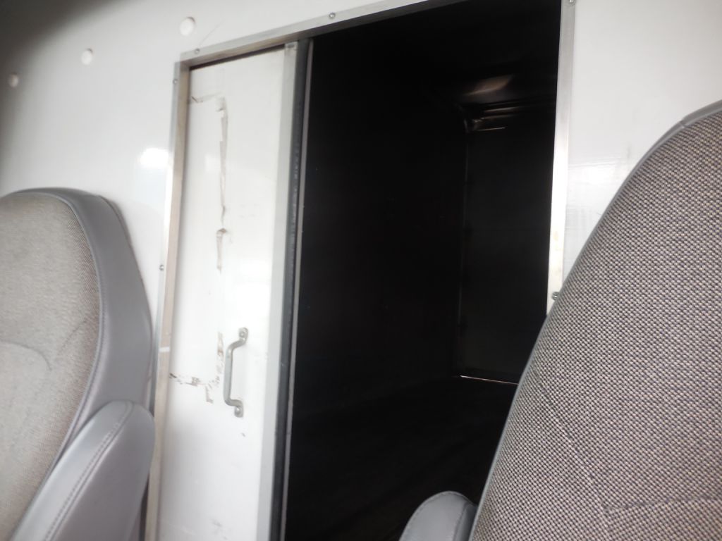 2003 FORD E350 BOX TRUCK E350 SUPER DUTY CUTAWAY VAN in Amherst
