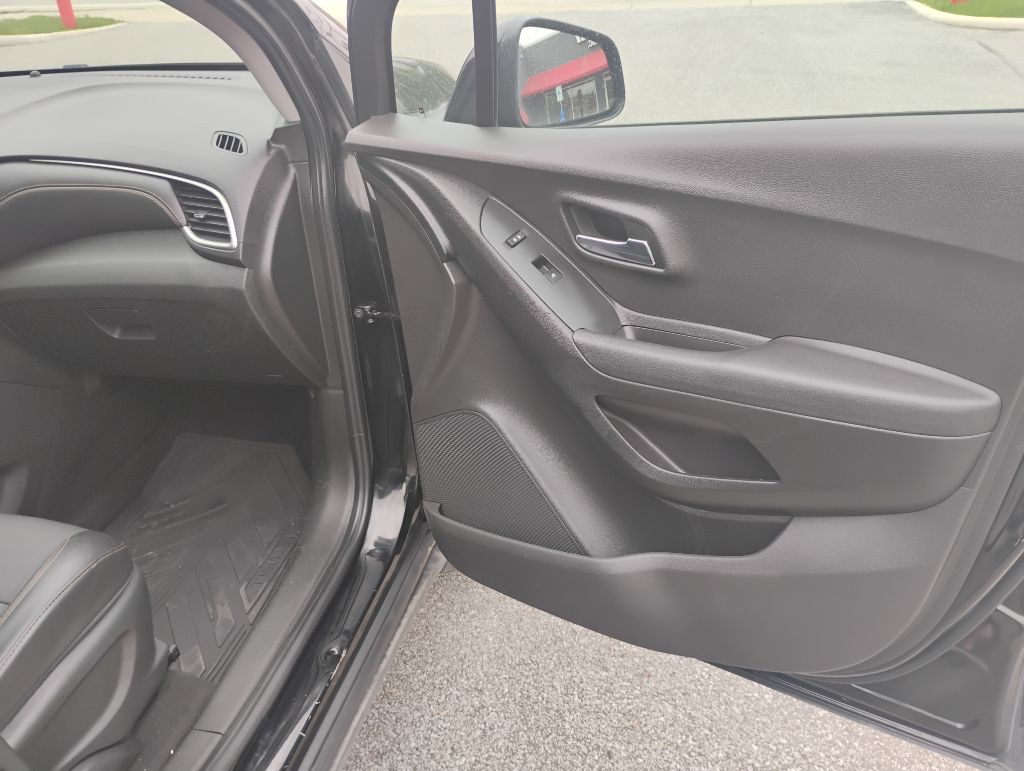 Photo 12 of this CHEVROLET TRAX