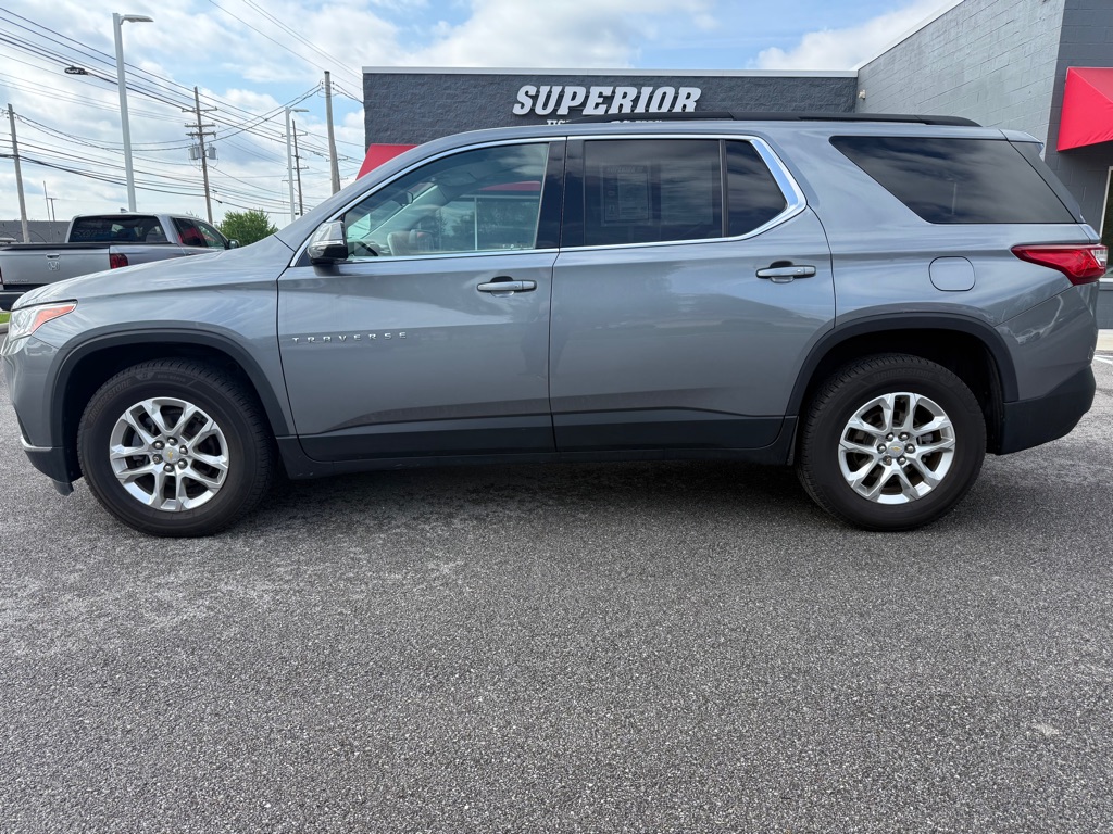 Photo 2 of this CHEVROLET TRAVERSE