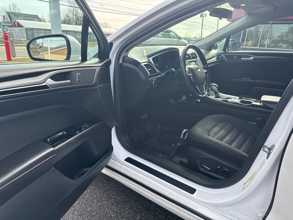 Photo 12 of this FORD FUSION