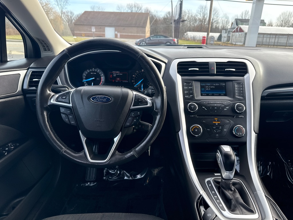 Photo 15 of this FORD FUSION
