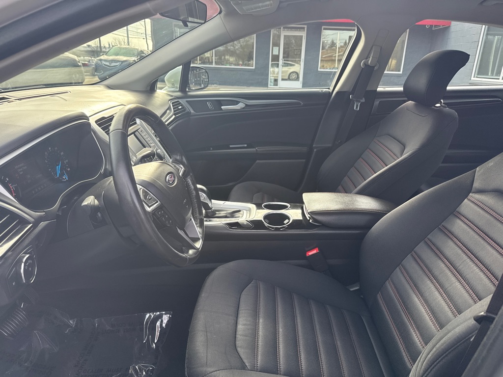 Photo 13 of this FORD FUSION