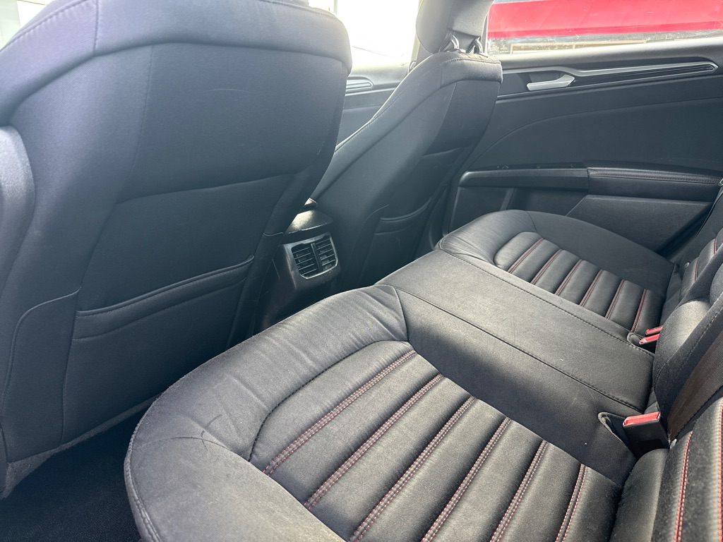 Photo 16 of this FORD FUSION