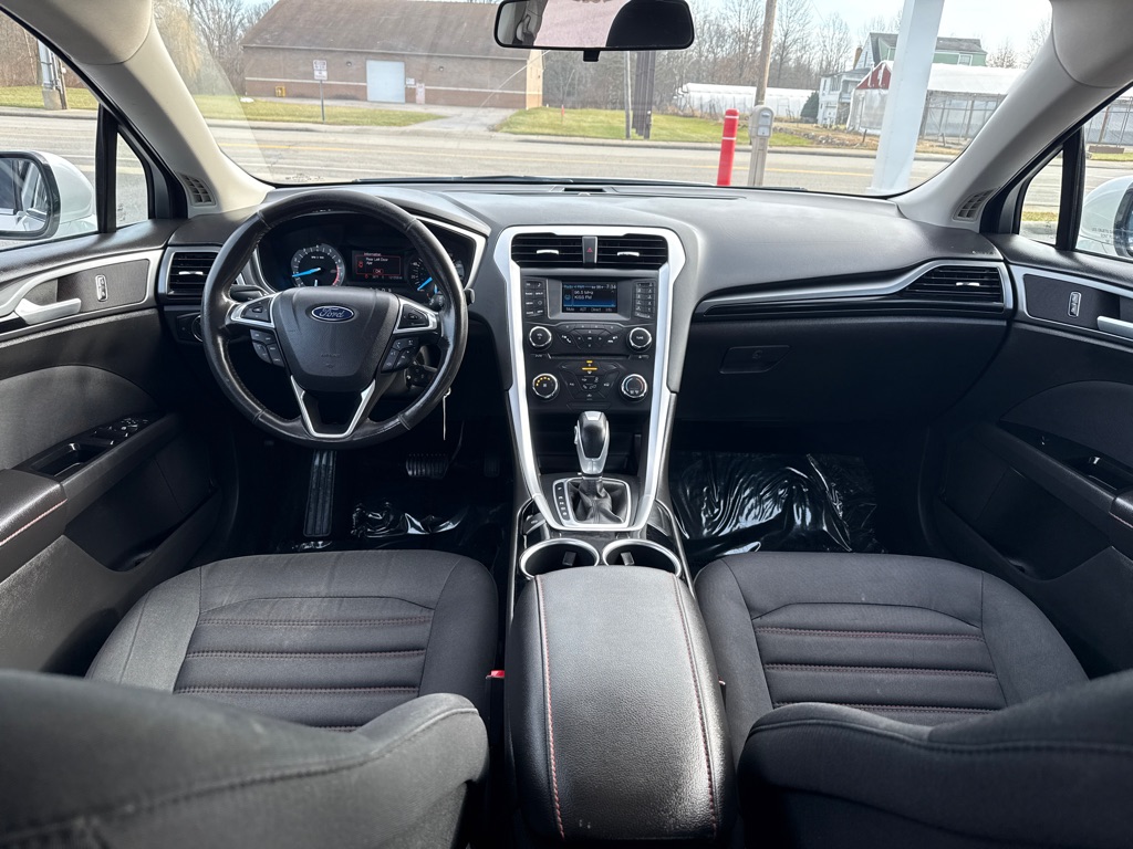 Photo 14 of this FORD FUSION