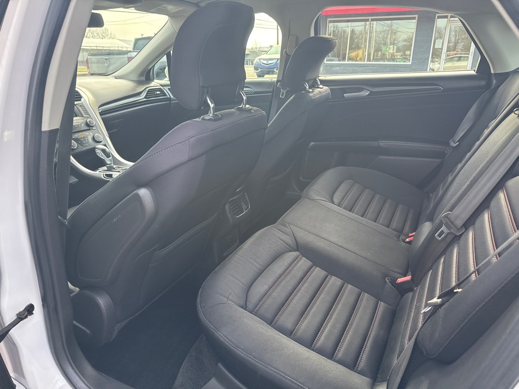 Photo 11 of this FORD FUSION
