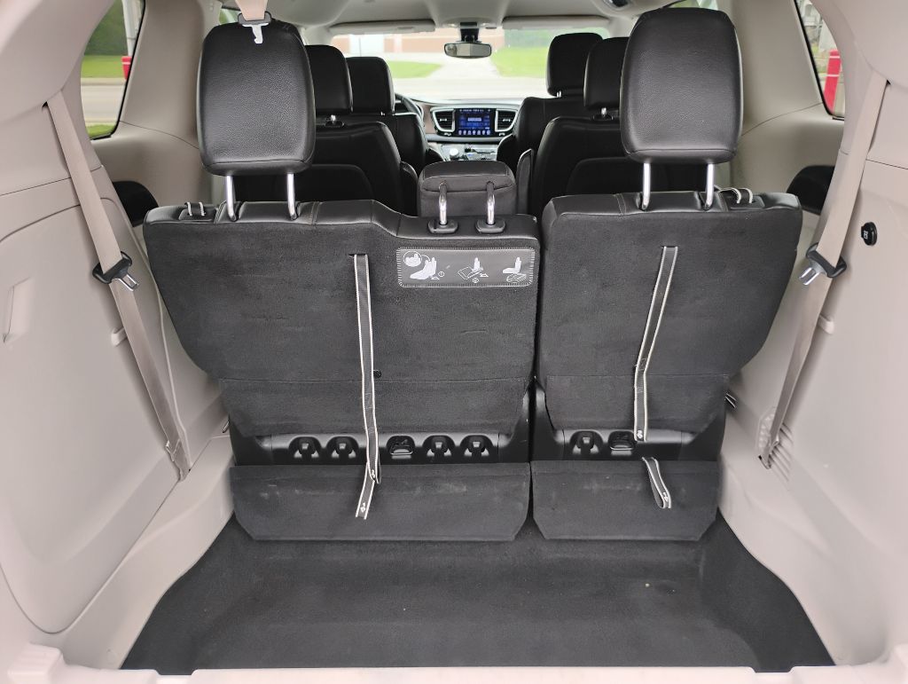 Photo 12 of this CHRYSLER PACIFICA