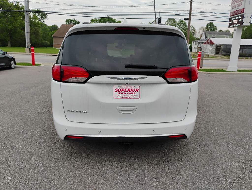 Photo 6 of this CHRYSLER PACIFICA