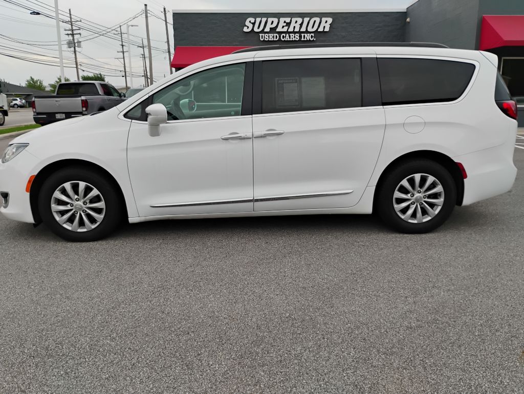 Photo 4 of this CHRYSLER PACIFICA
