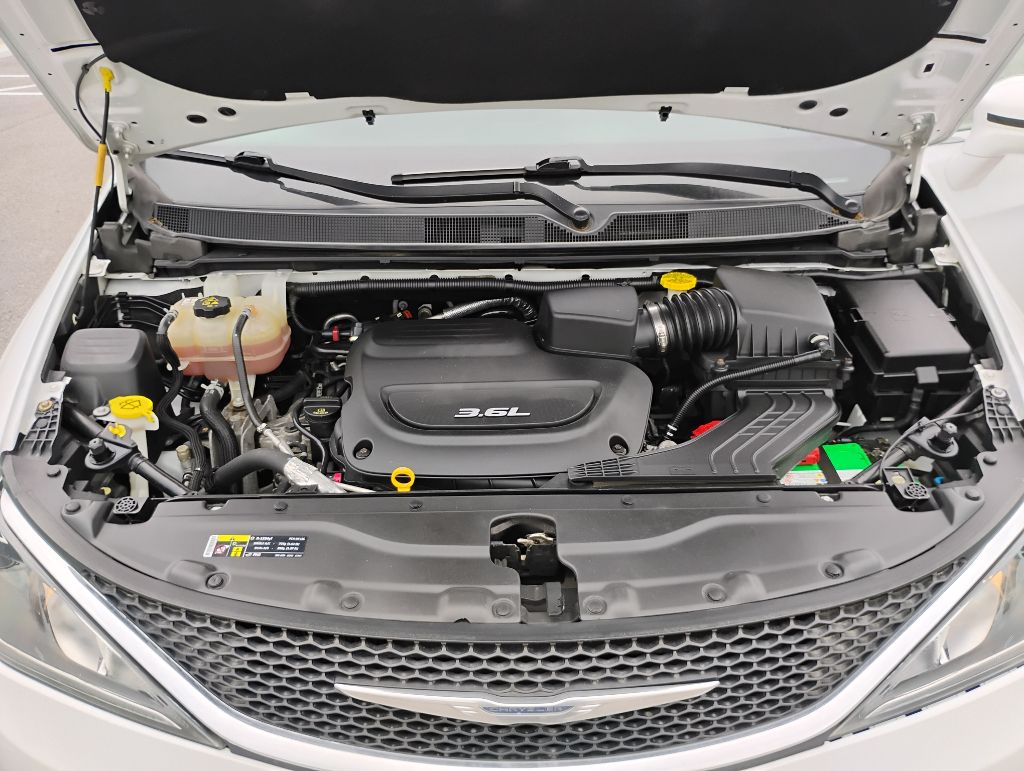 Photo 21 of this CHRYSLER PACIFICA