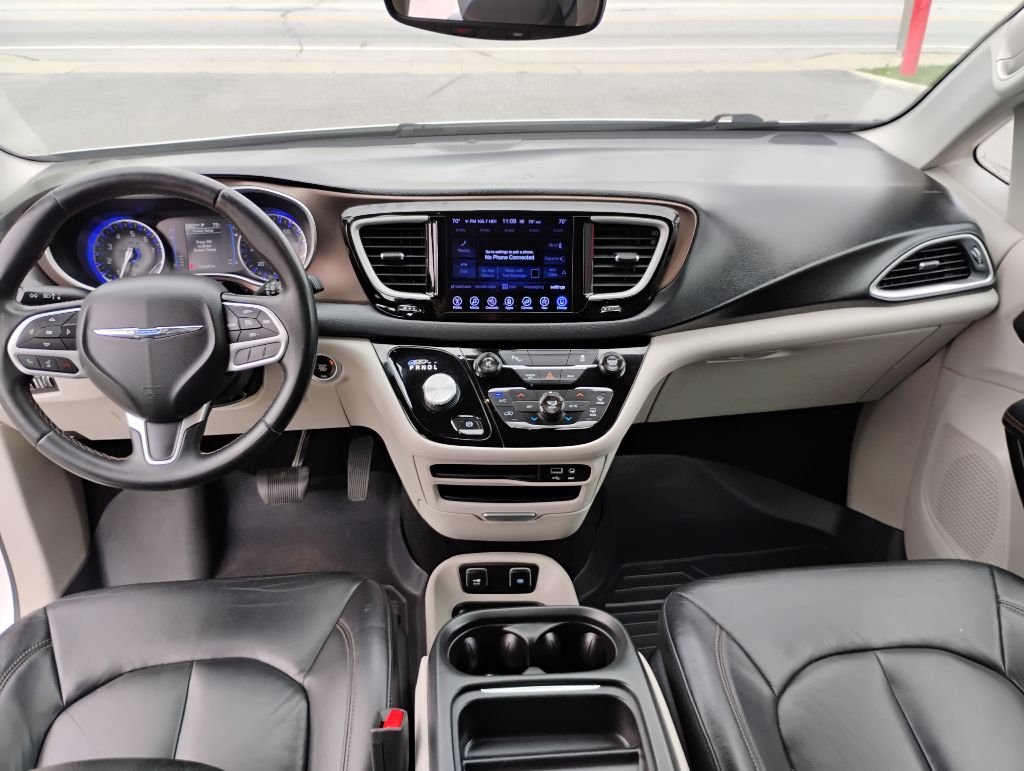 Photo 18 of this CHRYSLER PACIFICA