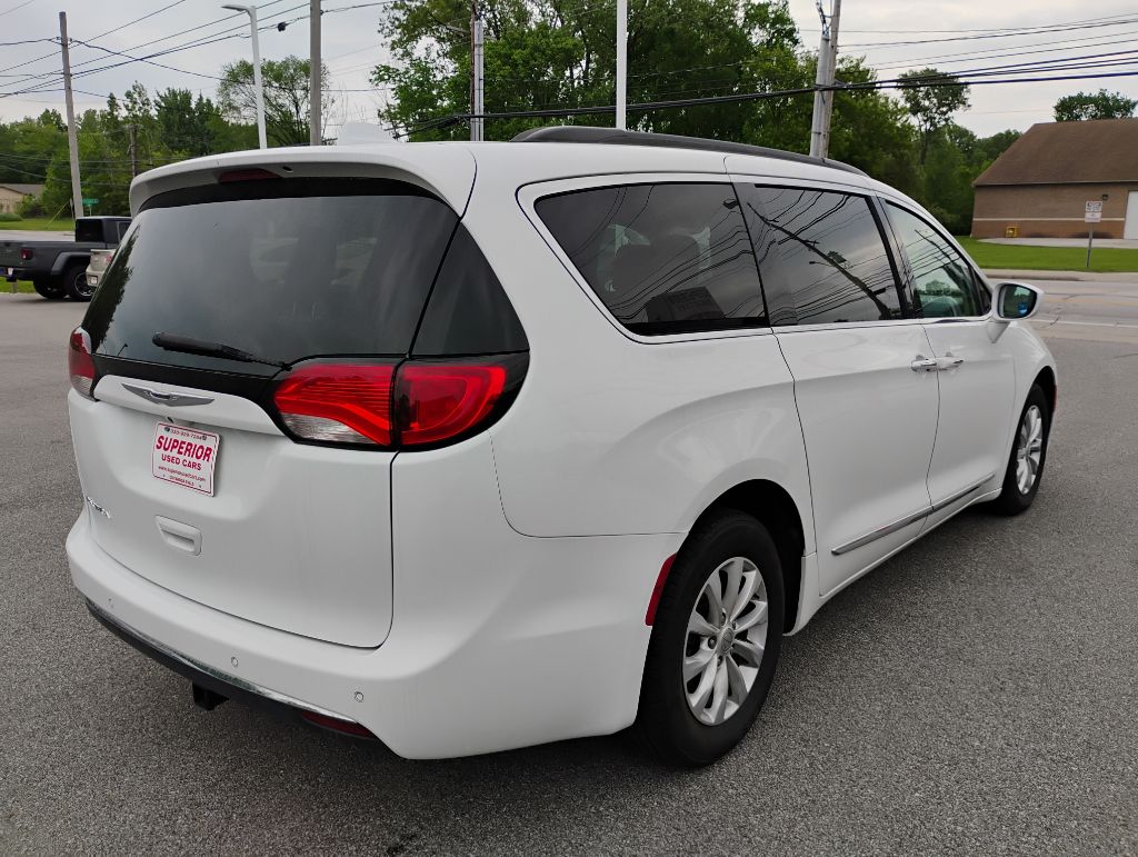 Photo 7 of this CHRYSLER PACIFICA