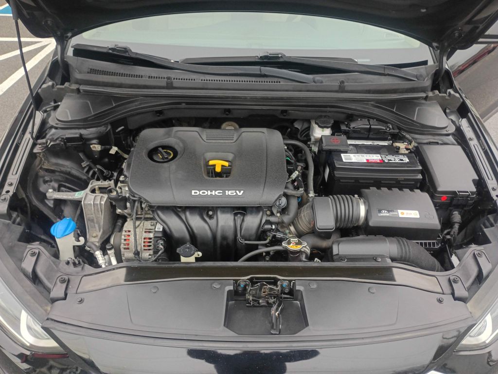 Photo 19 of this HYUNDAI ELANTRA