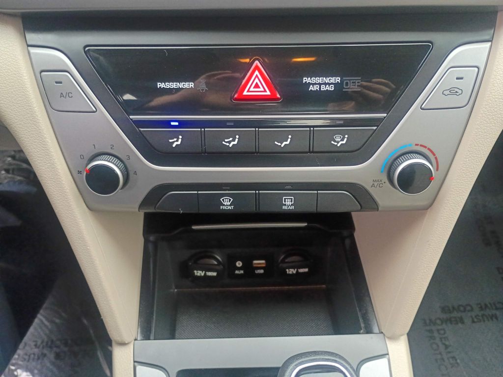 Photo 18 of this HYUNDAI ELANTRA