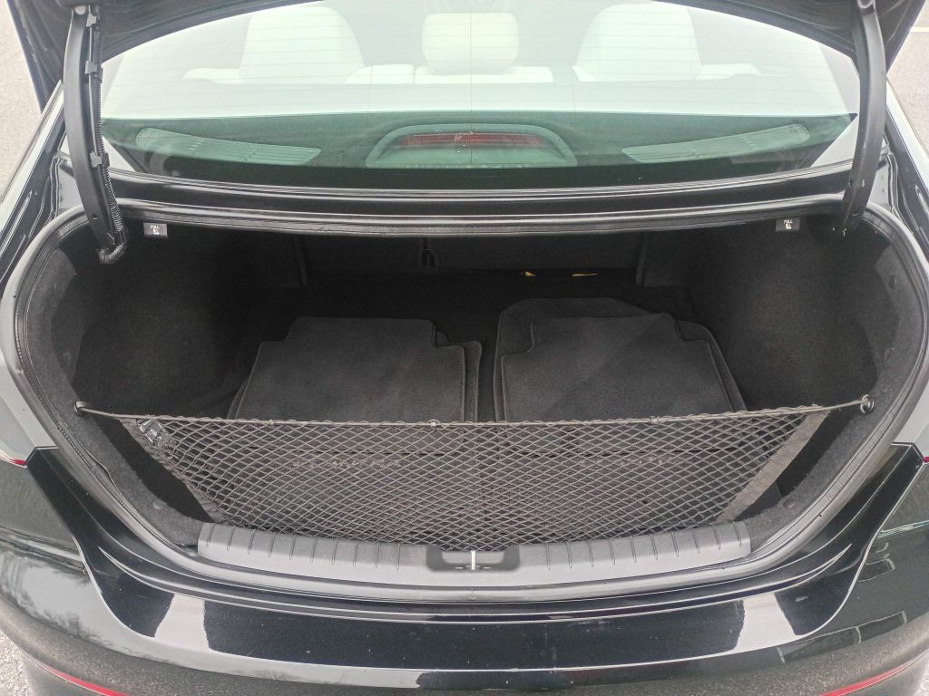 Photo 15 of this HYUNDAI ELANTRA