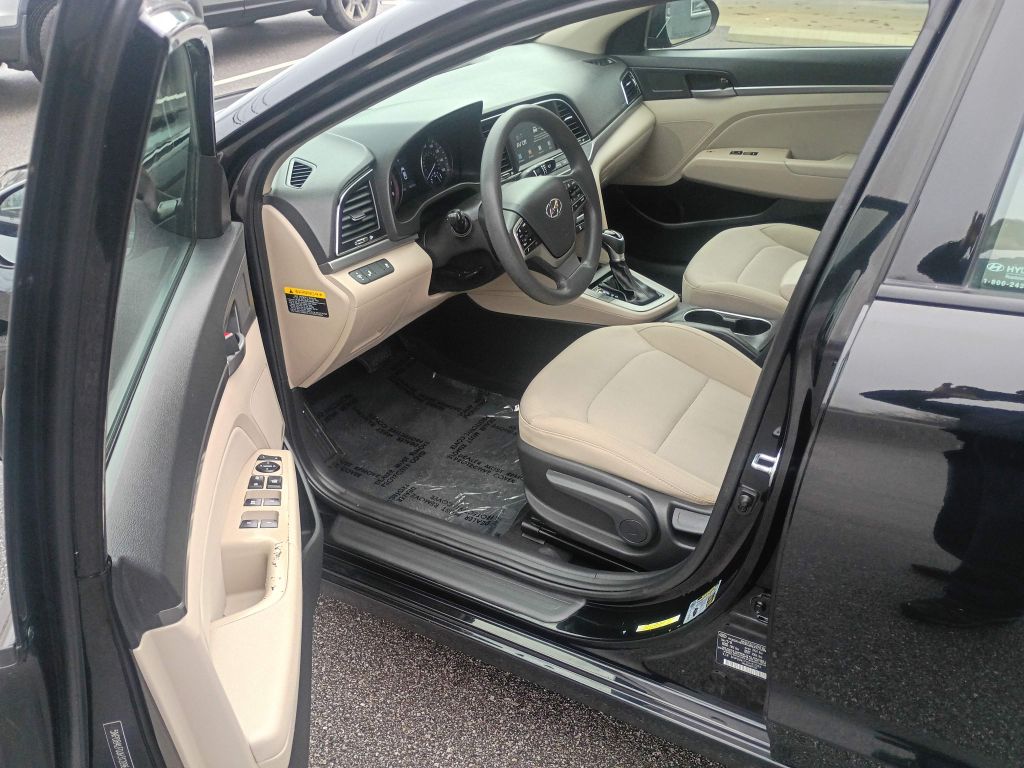Photo 10 of this HYUNDAI ELANTRA