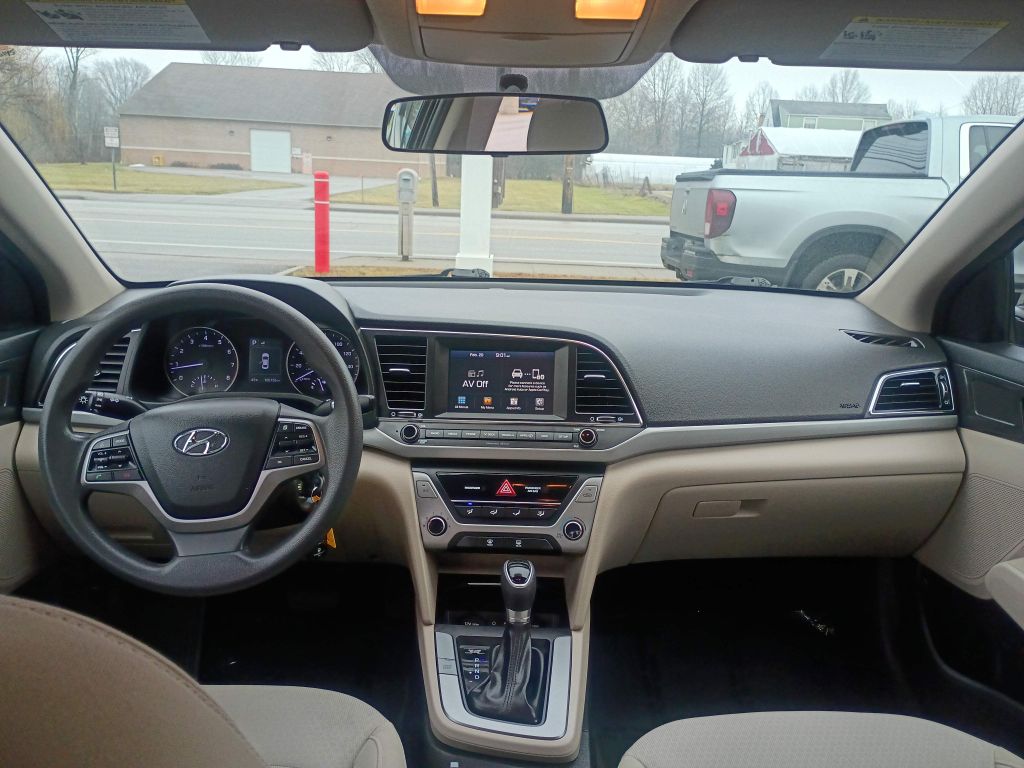 Photo 12 of this HYUNDAI ELANTRA