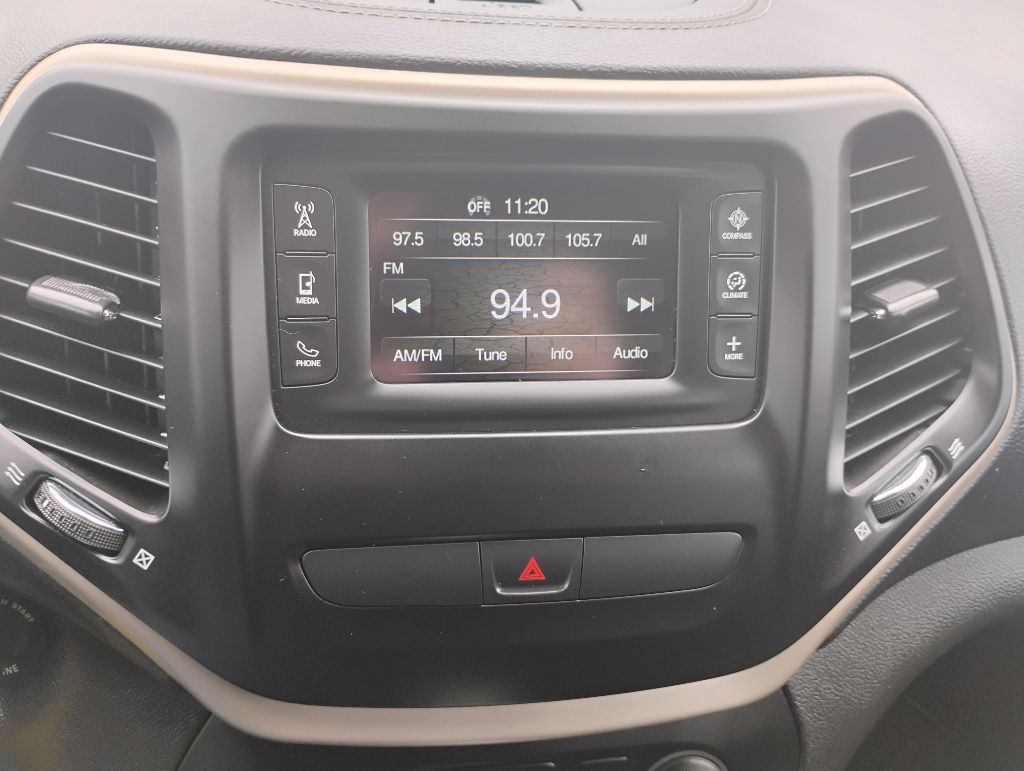 Photo 16 of this JEEP GRAND CHEROKEE