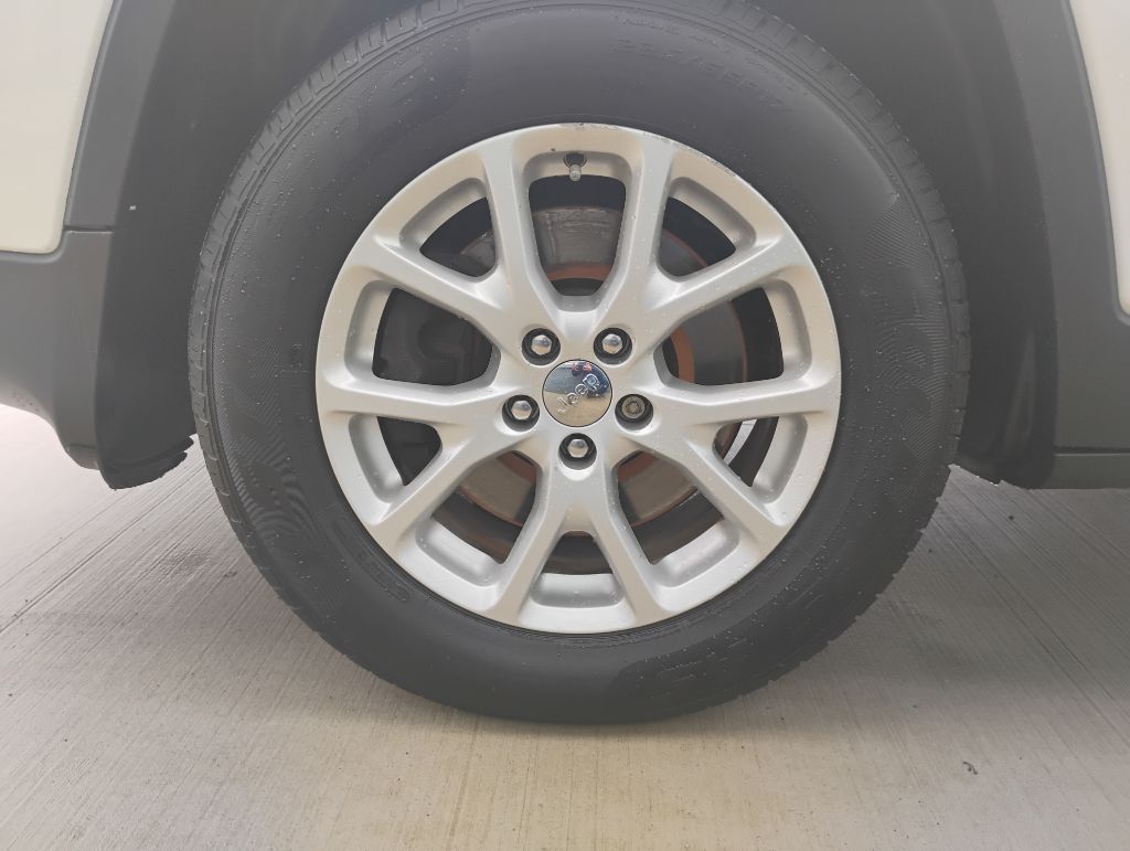Photo 20 of this JEEP GRAND CHEROKEE