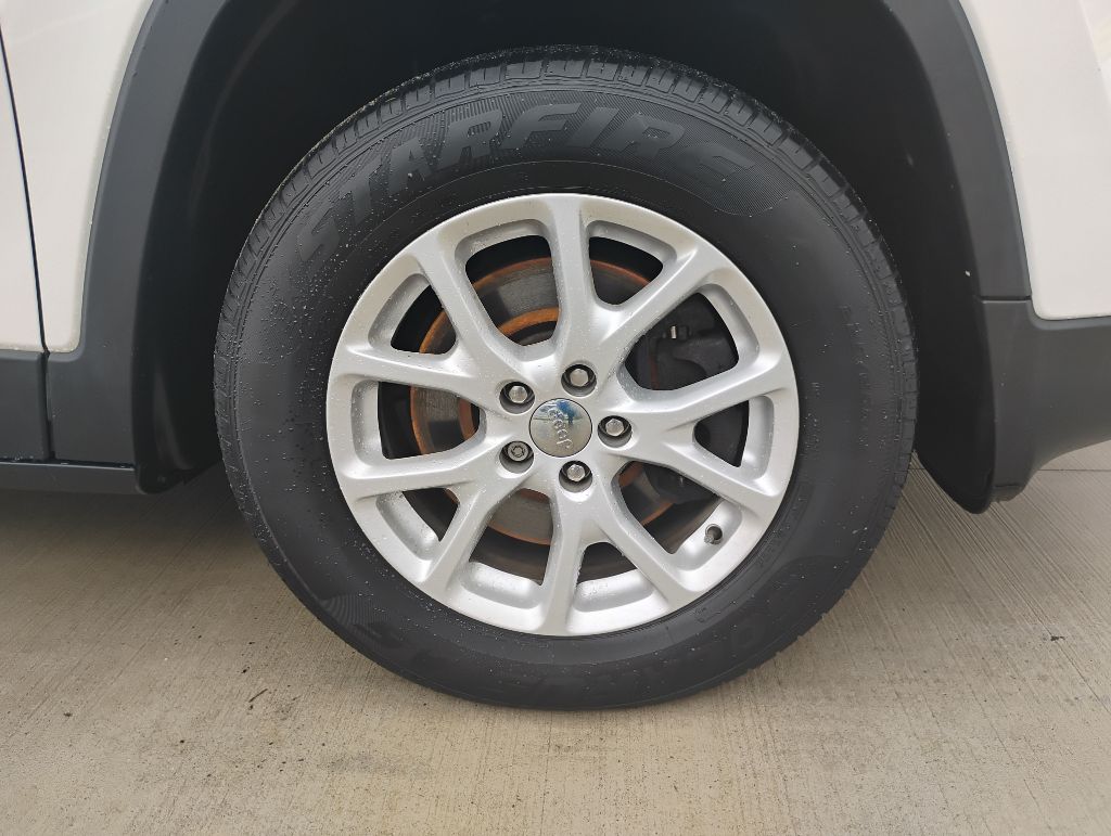 Photo 18 of this JEEP GRAND CHEROKEE
