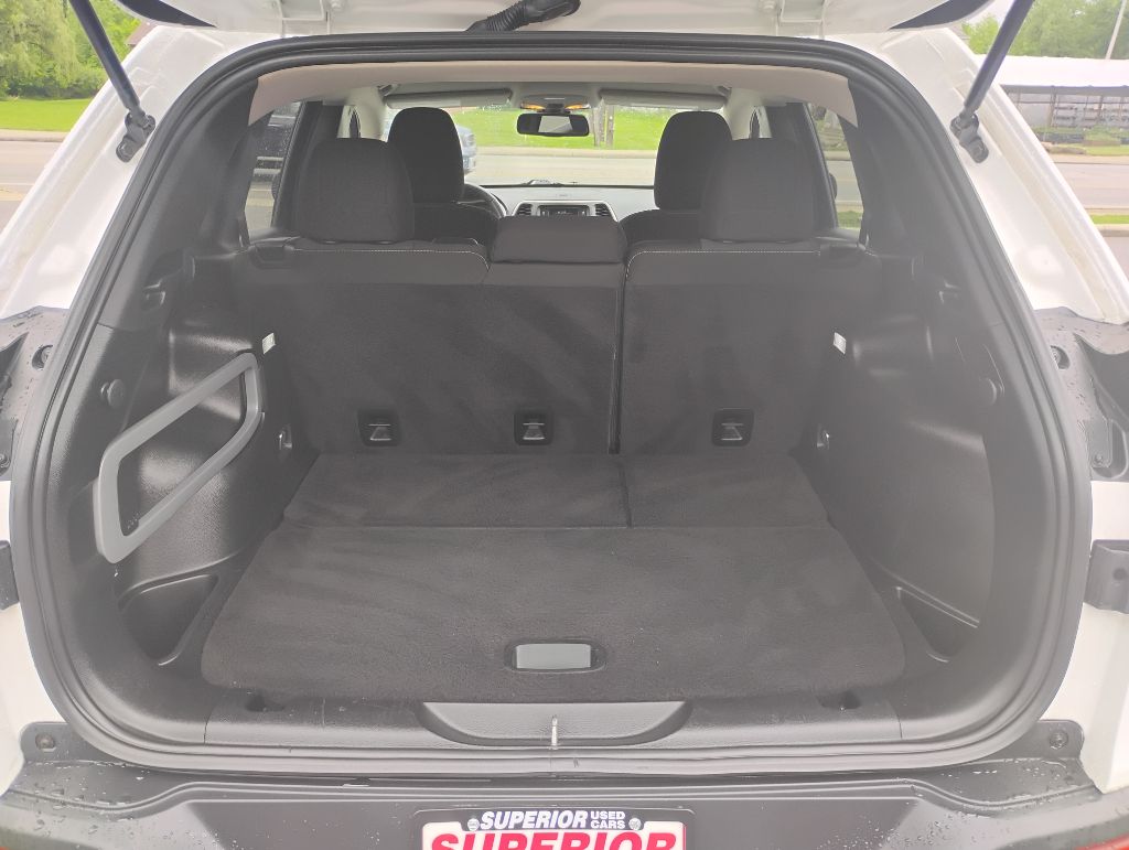 Photo 13 of this JEEP GRAND CHEROKEE