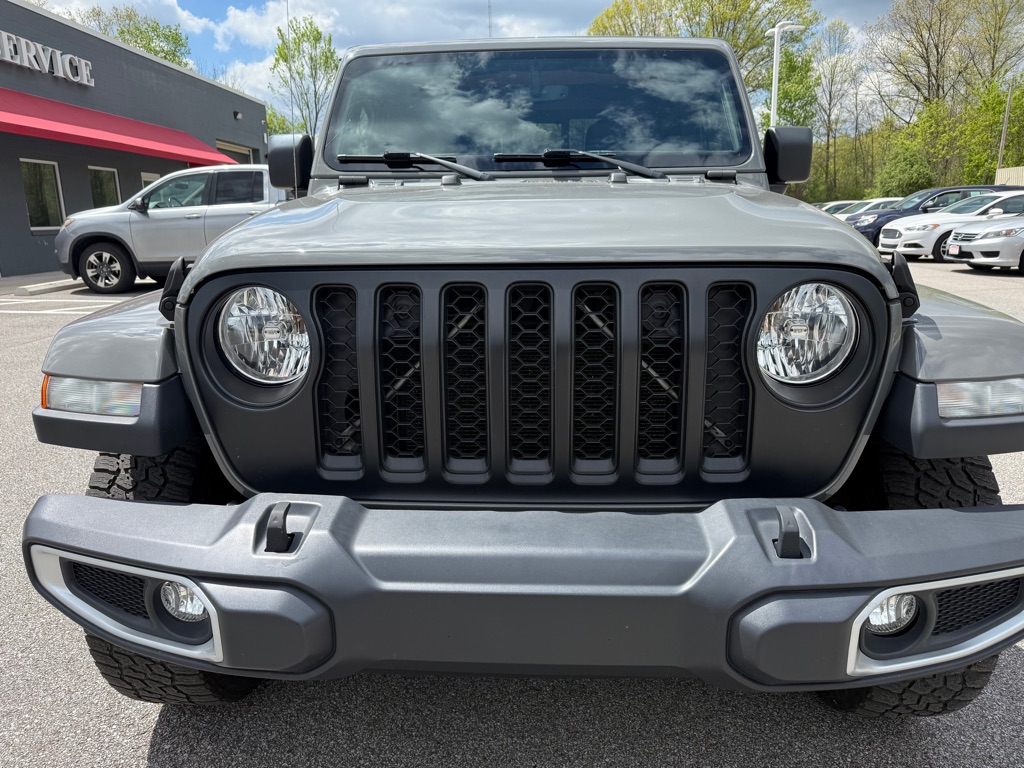 Photo 4 of this JEEP GLADIATOR