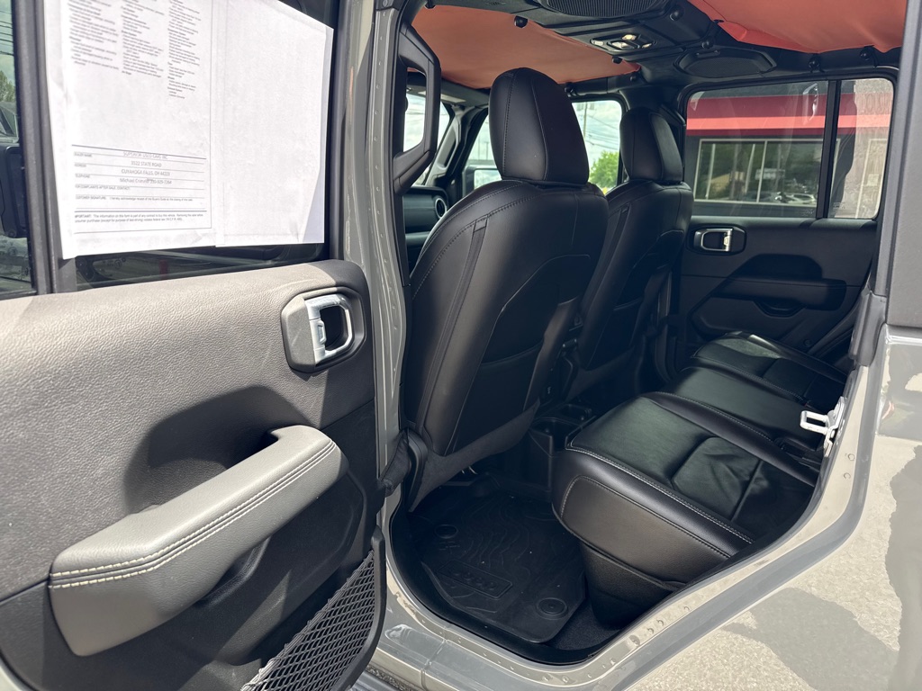 Photo 15 of this JEEP GLADIATOR