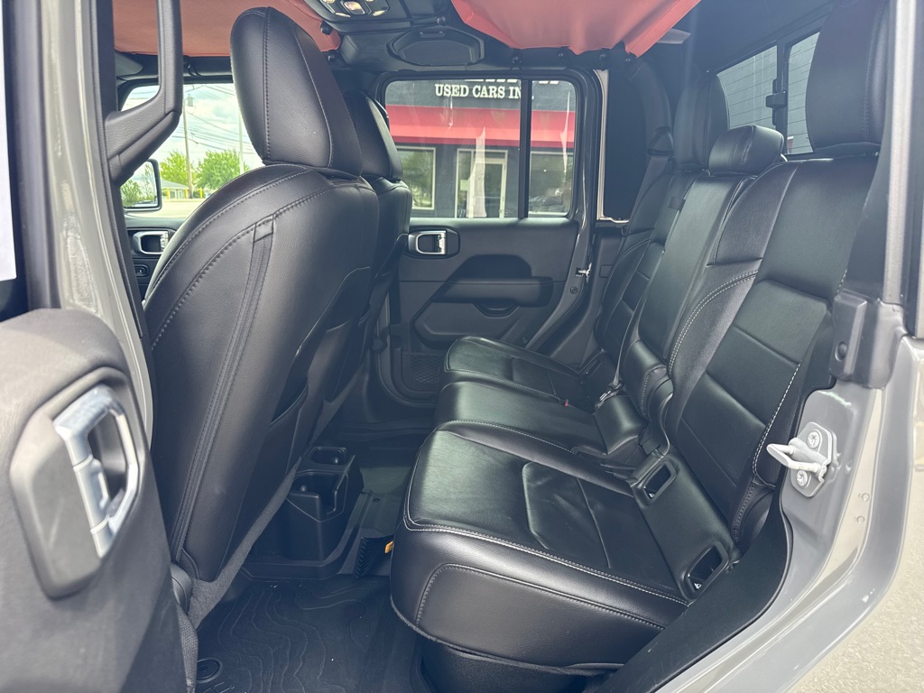 Photo 16 of this JEEP GLADIATOR