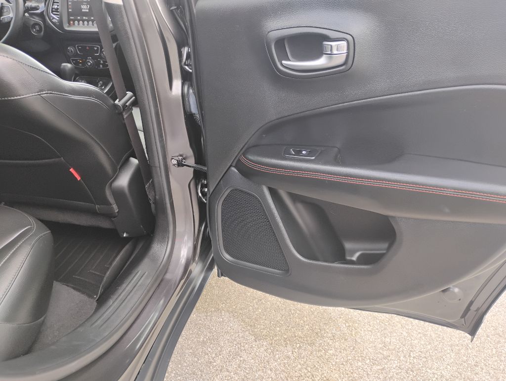 Photo 13 of this JEEP COMPASS