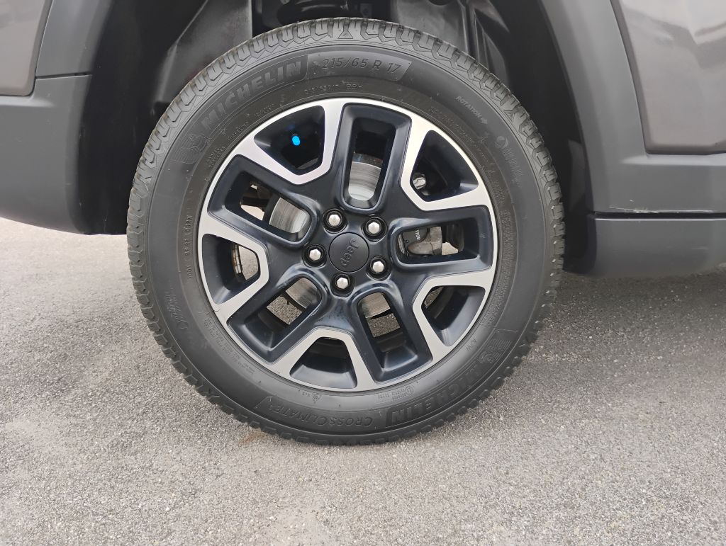 Photo 24 of this JEEP COMPASS