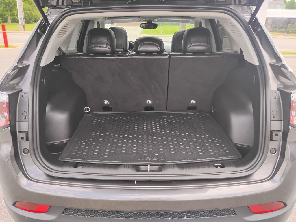 Photo 14 of this JEEP COMPASS